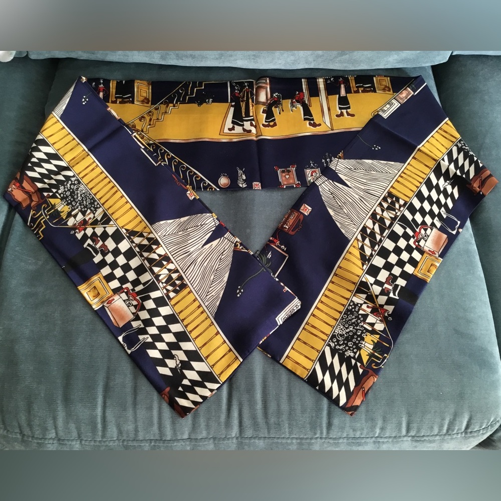 NWT Geometric Patterned Polyester Scarf